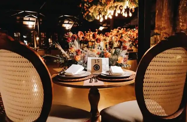 Jardins suspensos e iluminação: natureza e sofisticação no&nbsp;casamento