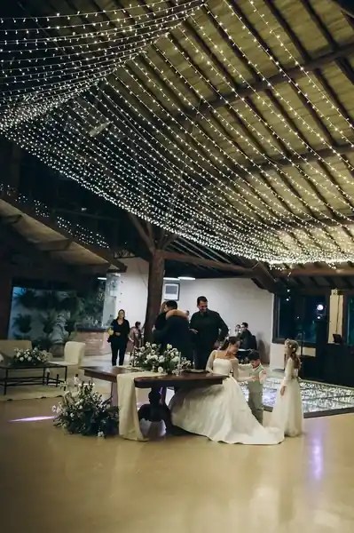 Micro-lâmpadas: elegância e romance na decoração do&nbsp;casamento